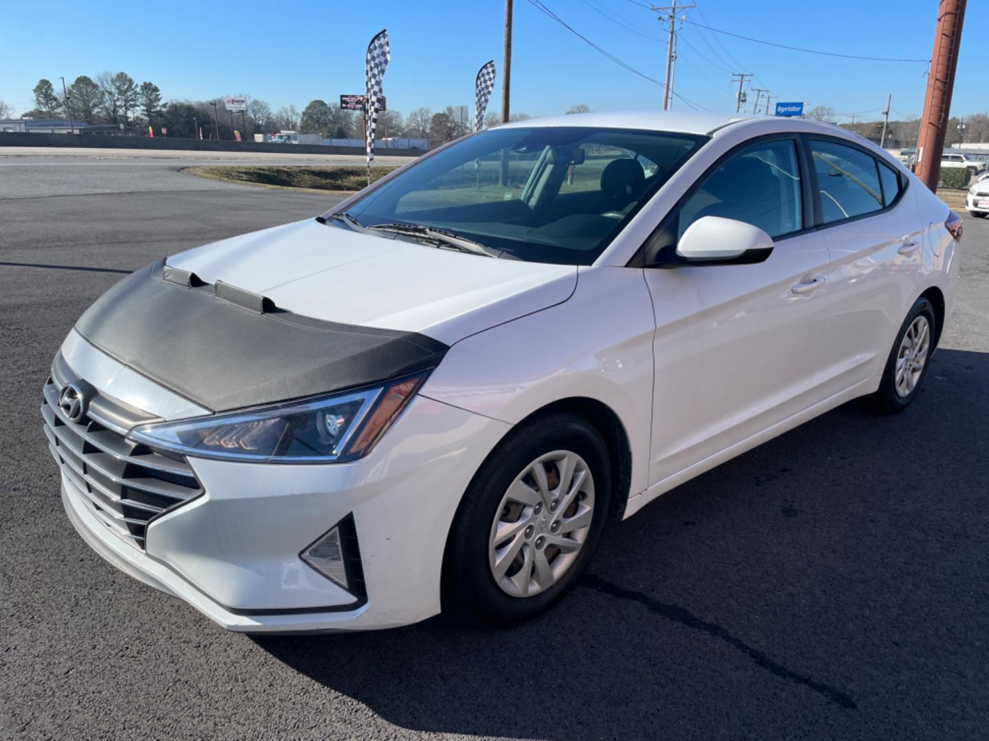 2020 White Hyundai Elantra (5NPD74LF3LH) with an 4-Cyl, 2.0 Liter engine, Automatic, IVT transmission, located at 8008 Warden Rd, Sherwood, AR, 72120, (501) 801-6100, 34.830078, -92.186684 - Photo#3